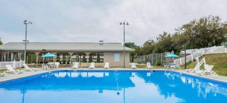 州立学院城华美达酒店及会议中心(Ramada by Wyndham State College Hotel & Conference Center)图片