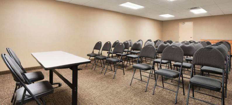 科克伦温德姆戴斯套房酒店(Days Inn & Suites by Wyndham Cochrane)图片