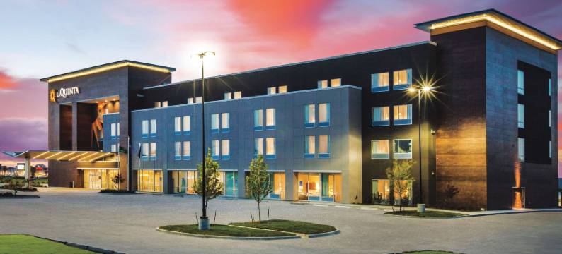 威奇托东北拉昆塔温德姆套房酒店(La Quinta Inn & Suites by Wyndham Wichita Northeast)图片