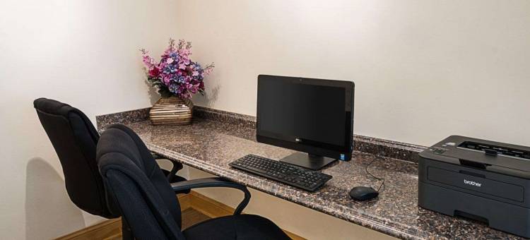 诺顿商场和国家体育中心凯艺酒店(Quality Inn Near Northtown Mall & National Sports Center)图片