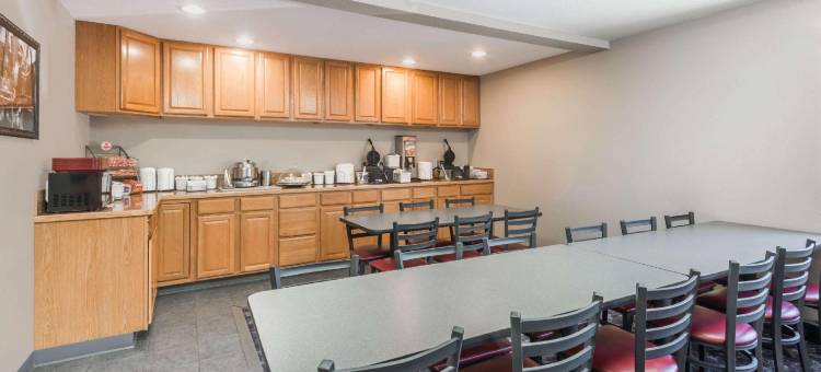 伯洛伊特速8酒店(Super 8 by Wyndham Beloit KS)图片