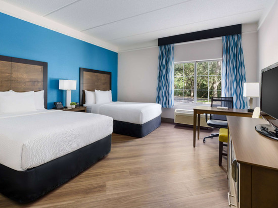 坦帕布兰登摄政公园拉昆塔温德姆套房酒店