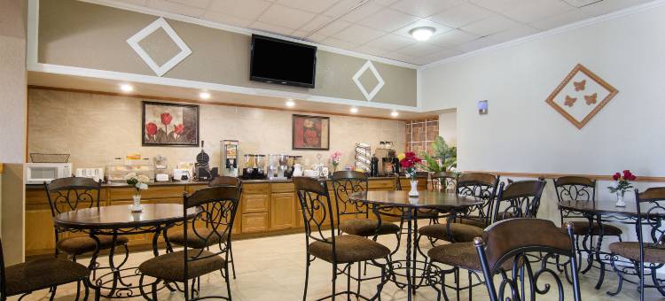 罗德威套房酒店(Knights Inn & Suites Emporia)图片
