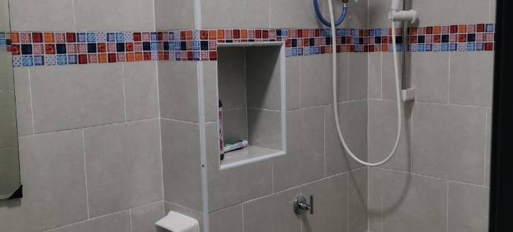 位于双溪大年中部的4卧室独栋房屋-2800平方米|带4个独立浴室(Bintang Maya homestay)图片