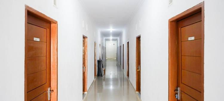 RedDoorz near Pasar Baru (红门靠近新菜场马穆朱)(RedDoorz Plus at Hotel Lestari Karema Mamuju)图片