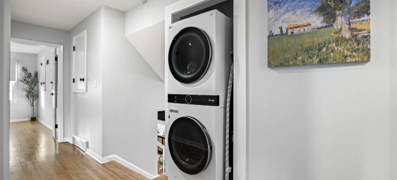 Fenced Backyard and Spacious Living Areas - Stylish Boho Escape图片