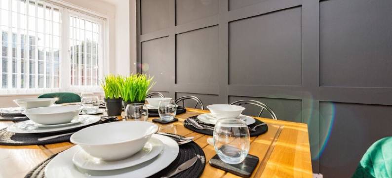 黑斯沃尔的优质4床别墅(Premium 4-Bed House by Papermill, Deeside - Sleeps 6-7,Parking)图片