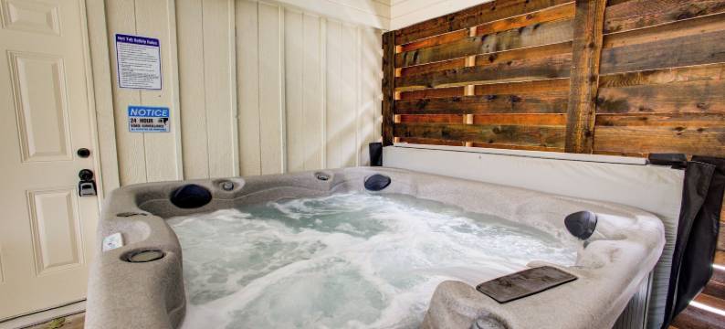 卡萨布兰卡韦科(Casablanca Waco 5 Mins from Baylor and Magnolia with Hot Tub,Firepit, Pet Friendly)图片