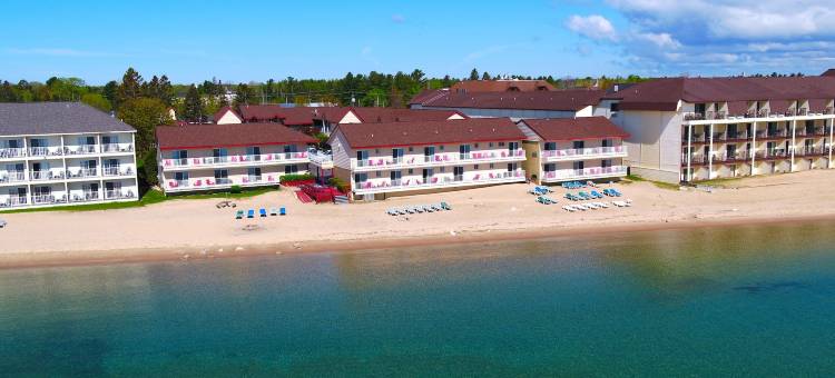 麦基诺城-海滨区速8酒店(Super 8 by Wyndham Mackinaw City/Beachfront Area)图片