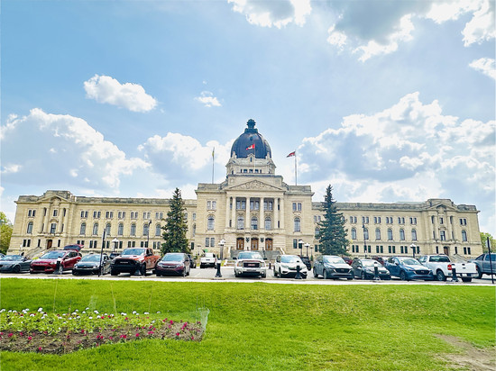 里贾纳假日套房酒店