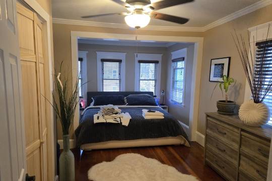 Charming 3 bed/2 bath town home with gorgeous back yard