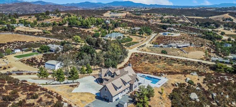 Welcome to Vista Dawn Estate! 7bd/4.5bth w/pool, spa, fire pit, games & VIEWS!图片