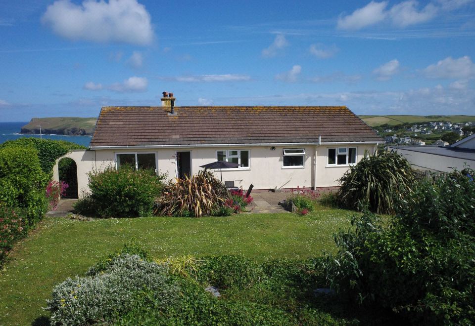 Badgers Cliff Hotel Overview
