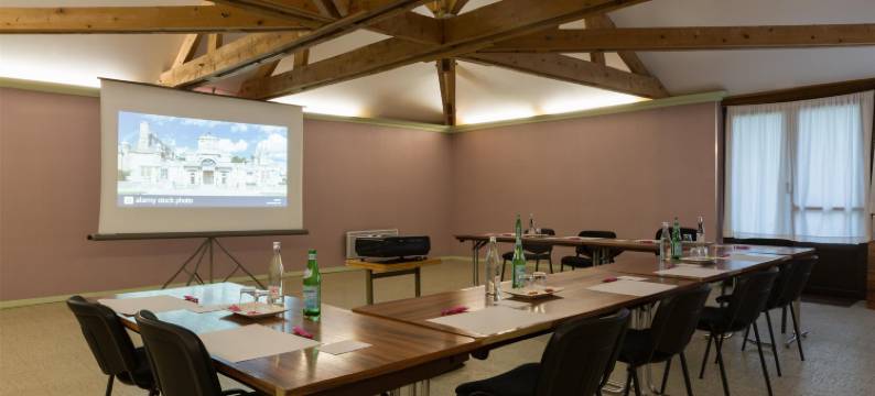 德勒北部拉多塞恩原生酒店(The Originals Access, Hôtel la Dousseine, Dreux Nord)图片