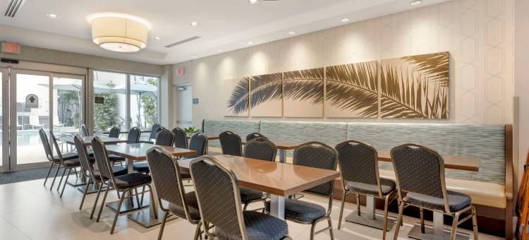 迈阿密机场北舒适套房酒店(Comfort Suites Miami Airport North)图片