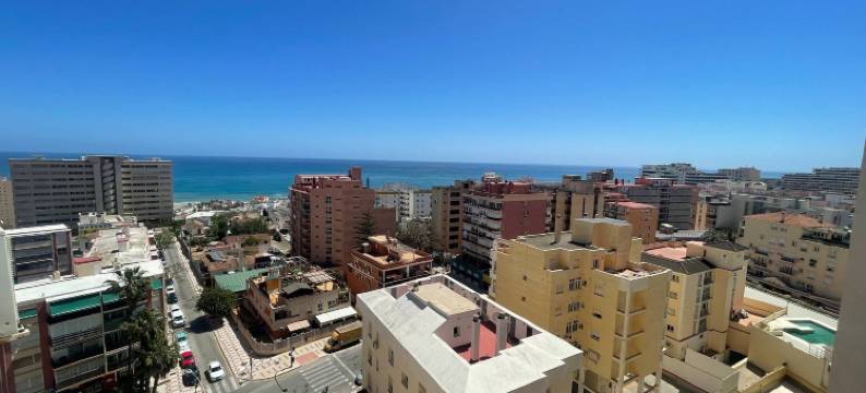 Relax by Bajondillo Beach图片