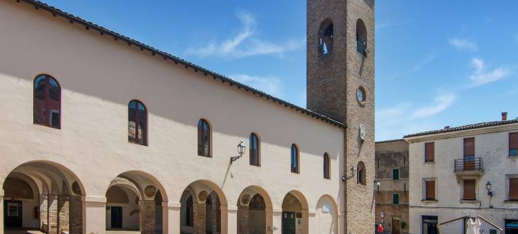 Villa in Ostra Vetere with Pool and Jacuzzis图片