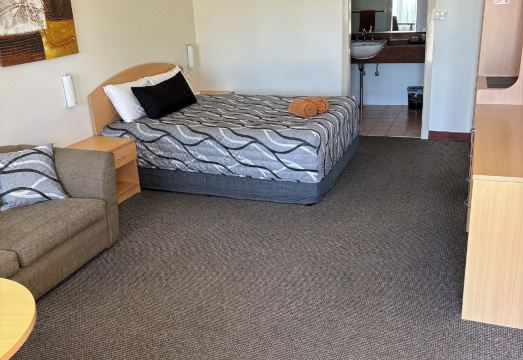 Golden Guitar Motor Inn Hotel Overview