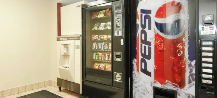 尤蒂卡红顶客栈(Red Roof Inn Utica)图片