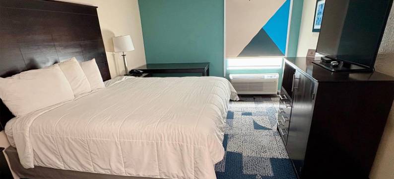 呗盟艾奥瓦莱克查尔斯酒店(Baymont by Wyndham Iowa Lake Charles)图片