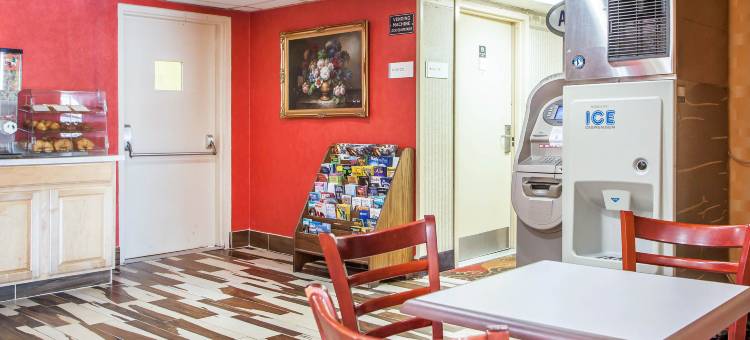 泽西市温德姆戴斯酒店(Days Inn by Wyndham Jersey City / NYC Area)图片