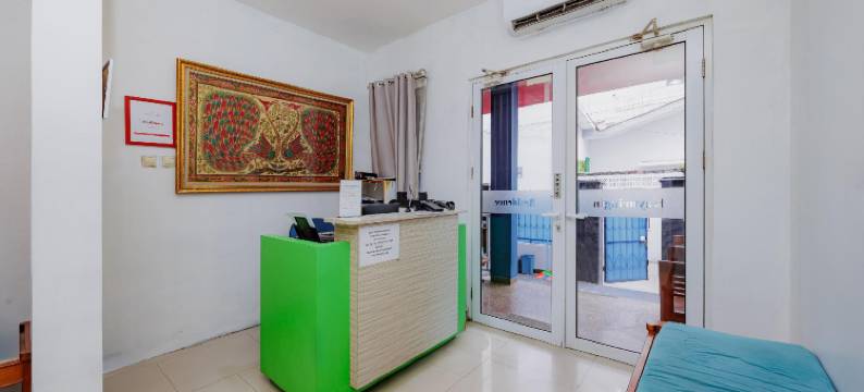 红多兹伊斯兰酒店-近勿加泗大都会购物中心(RedDoorz Syariah Near Metropolitan Mall Bekasi)图片