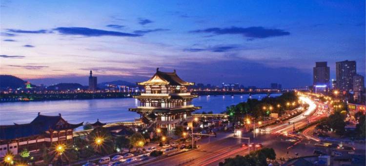 若比邻高空江景轻奢酒店(万达广场培元桥地铁站店)图片