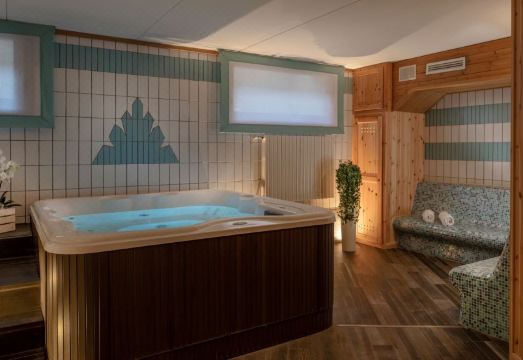 Hotel Cristallo Hotel Overview