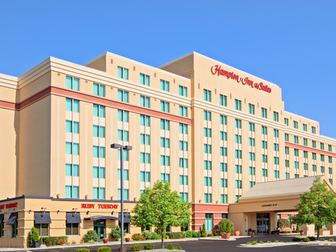 芝加哥北岸斯科基欢朋套房酒店