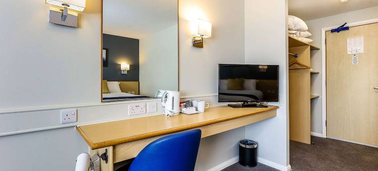 弗利特温德姆戴斯酒店(Days Inn by Wyndham Fleet M3)图片