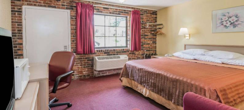 普拉特城机场Travelodge by Wyndham酒店(Travelodge by Wyndham Airport Platte City)图片