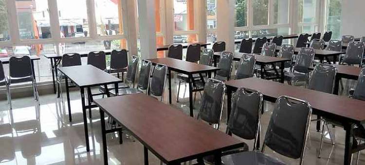 三宝垄索尼克机场酒店(Hotel Sonic Airport Semarang)图片