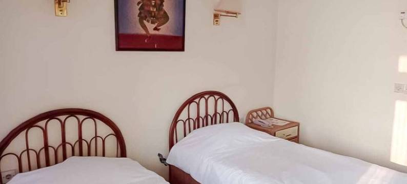 红多兹Plus酒店-近安耶尔图古梅库苏尔(RedDoorz Plus Near Tugu Mercusuar Anyer)图片