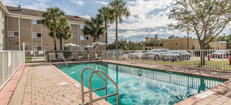 迈尔斯堡珊瑚角郊区开放式客房(Suburban Studios Fort Myers Cape Coral)图片