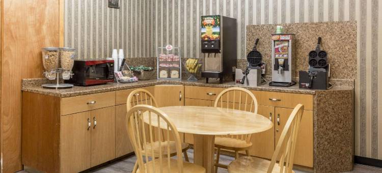 洛根速8酒店(Super 8 by Wyndham Logan)图片