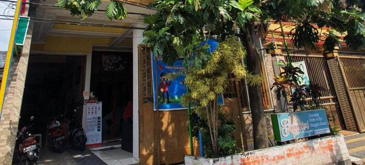 盖亚特里萨沃贾贾尔民宿-靠近玛琅国立大学2号校区-RedDoorz旗下(Homestay Gayatri Sawojajar Near Univ Negeri Malang Kampus 2 Mitra RedDoorz)图片