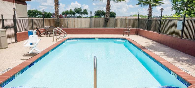 布鲁克希尔速8酒店(Super 8 by Wyndham Brookshire TX)图片