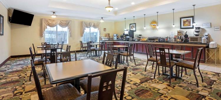 休斯顿玛格诺利亚拉昆塔温德姆套房酒店(La Quinta Inn & Suites by Wyndham Houston - Magnolia)图片