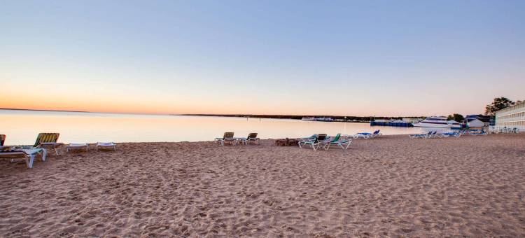 麦基诺城-海滨区速8酒店(Super 8 by Wyndham Mackinaw City/Beachfront Area)图片