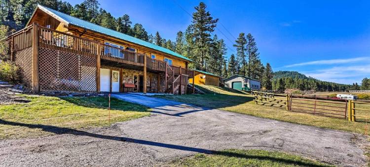 希尔城原木小屋设有现场鳟鱼捕鱼！(Hill City Log Cabin w/ on-Site Trout Fishing!)图片