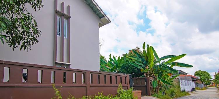 O酒店普特里伊斯兰旅馆靠近SPBU林博潘长(Hotel O Putri Guest House Syariah Near Spbu Rimbo Panjang)图片