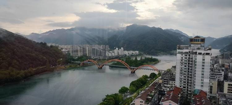 建德新安江盛德Loft琴缘江景民宿(江滨中路分店)图片