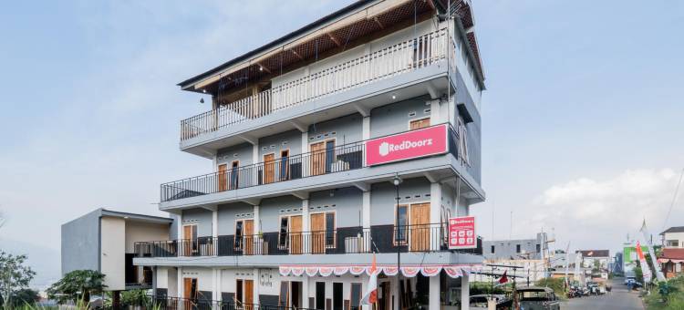 红门酒店@奥玛库宾馆巴图(RedDoorz at Omahku Guest House Batu)图片