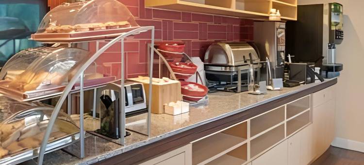 奥马哈老磨坊美茵斯坦套房酒店(MainStay Suites Omaha Old Mill)图片