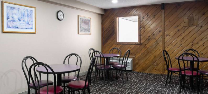 厄斯维尔速8酒店(Super 8 by Wyndham Dyersville Near Field of Dreams)图片