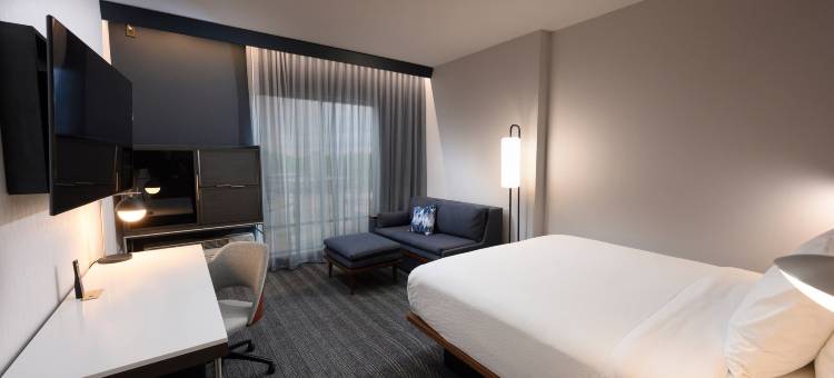 Courtyard Charlotte Waverly图片