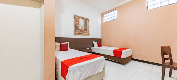 红门酒店-近科亚克桑火车站(RedDoorz Near Kejaksan Station Cirebon)图片