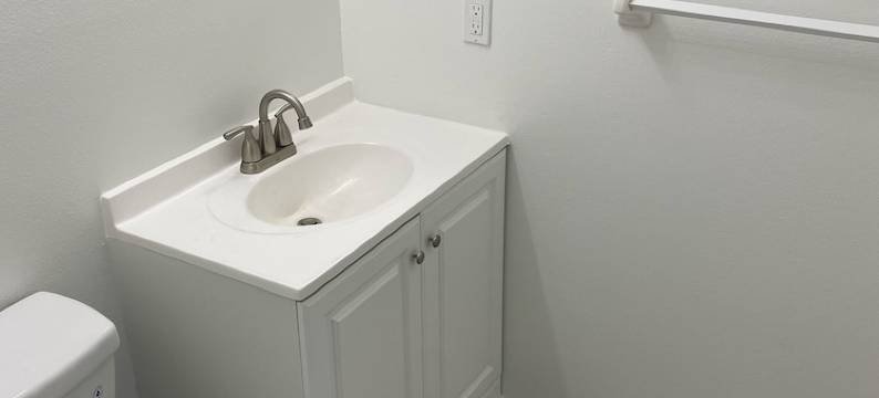 Manatee Manor. Waterfront, dock, stilted home. Renovated June '23.图片