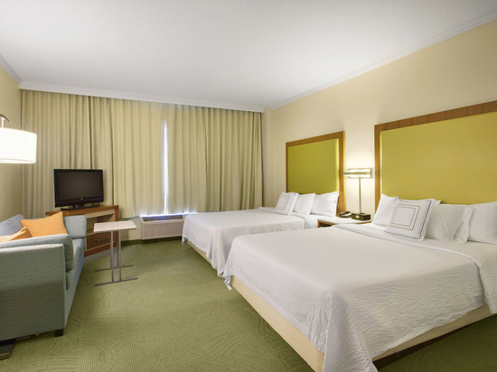 劳伦斯市中心万豪SpringHill酒店