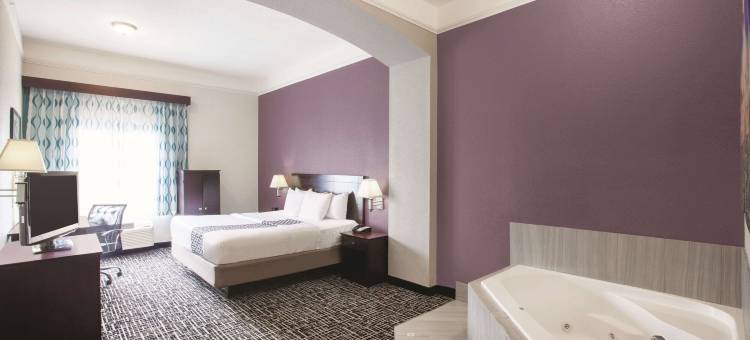 曼斯费尔德拉昆塔温德姆套房酒店(La Quinta Inn & Suites by Wyndham Mansfield TX)图片